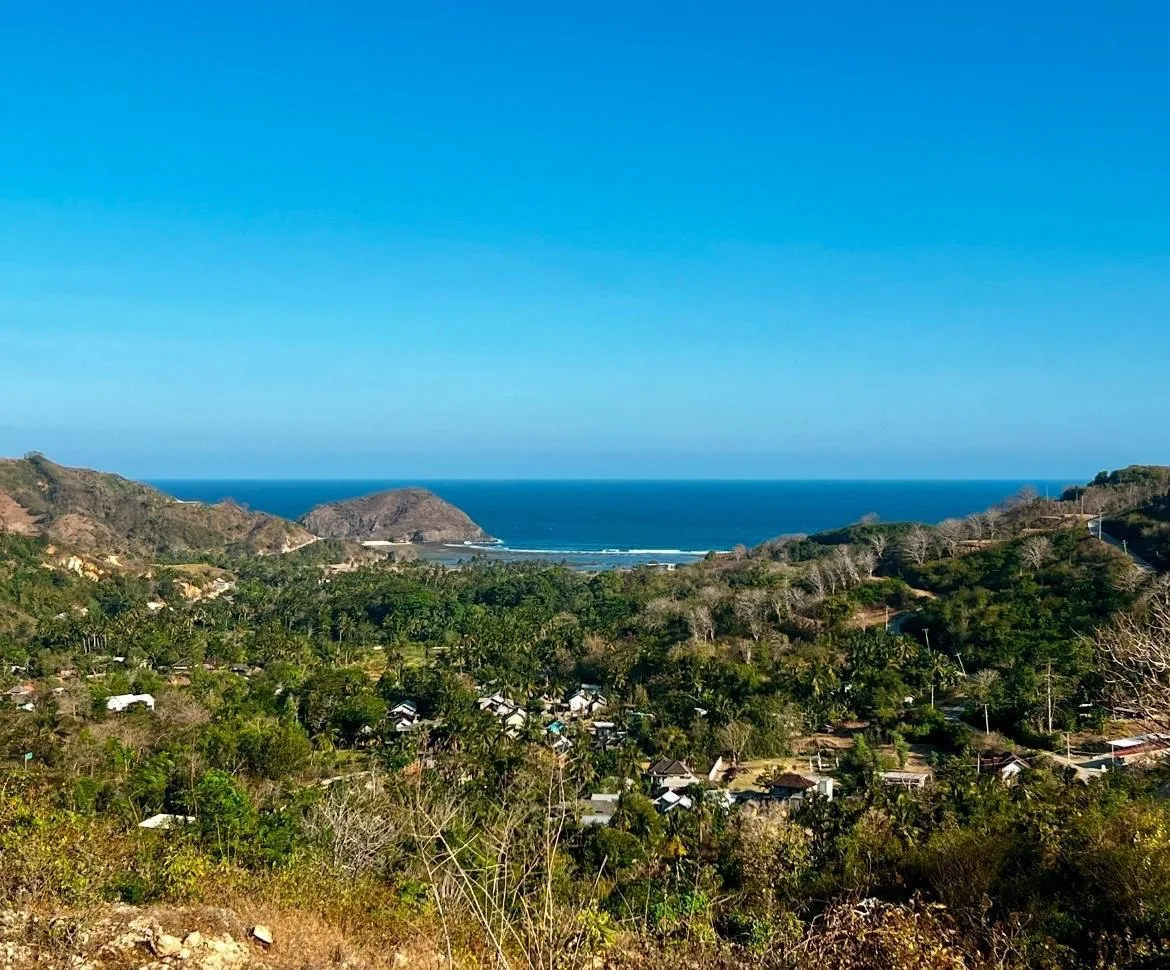 Freehold Land of 10 Are with Ocean View in Prabu
